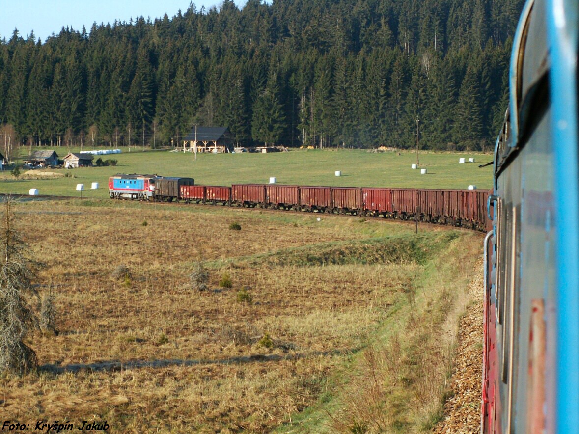 Opostrkovan 88730 s 749 051(vlak.749 018) na Dobr 23.4.2007