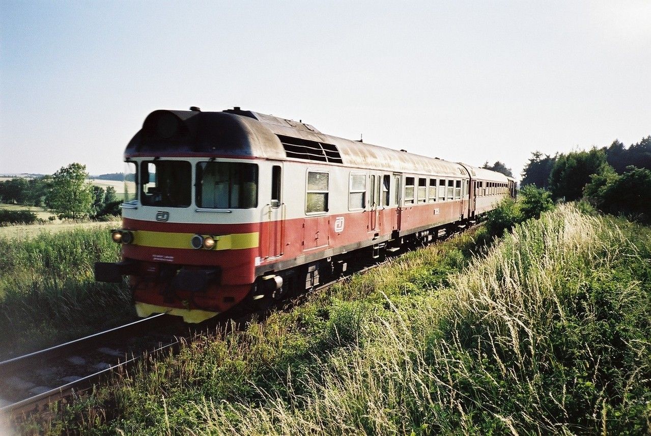 853.021 v Os z Rakovnka do Phy Mas.n. na cest do Kladna (p. 19:25), 24.6.2003