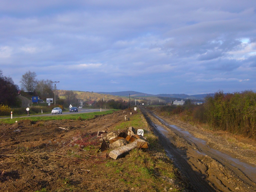 Brekov, 16.11.2023, pohad od bvalho priecestia smerom k Brekovu, vavo stl strny domek