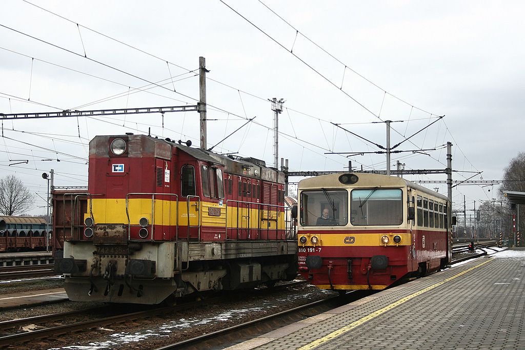 Stretnutie vemi peknej 810 151 s kocrom 742 435 v Petrovicch u Karvin ,1.2.2013