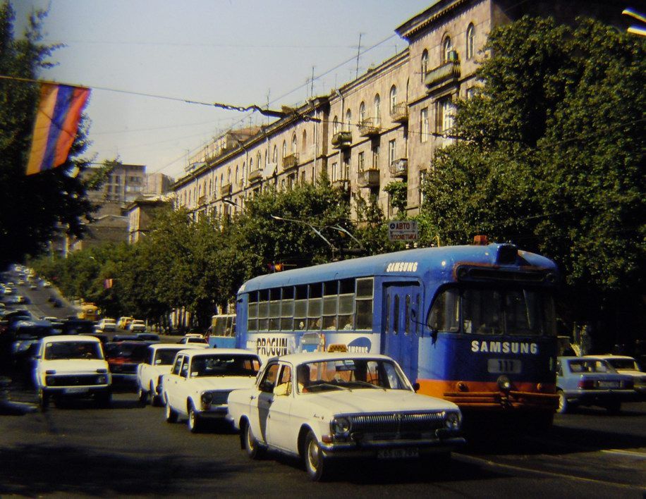 Jerevan 24.09.2001 - vz 111 taky u byl na star fotce
