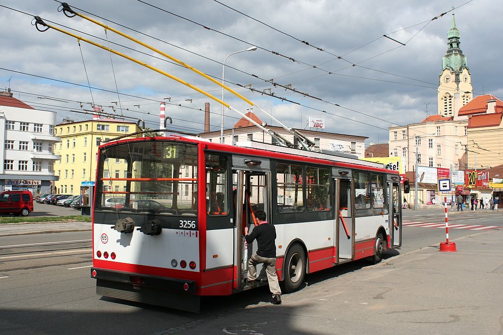 Nstupn zastvka smr Slatina/lapanice