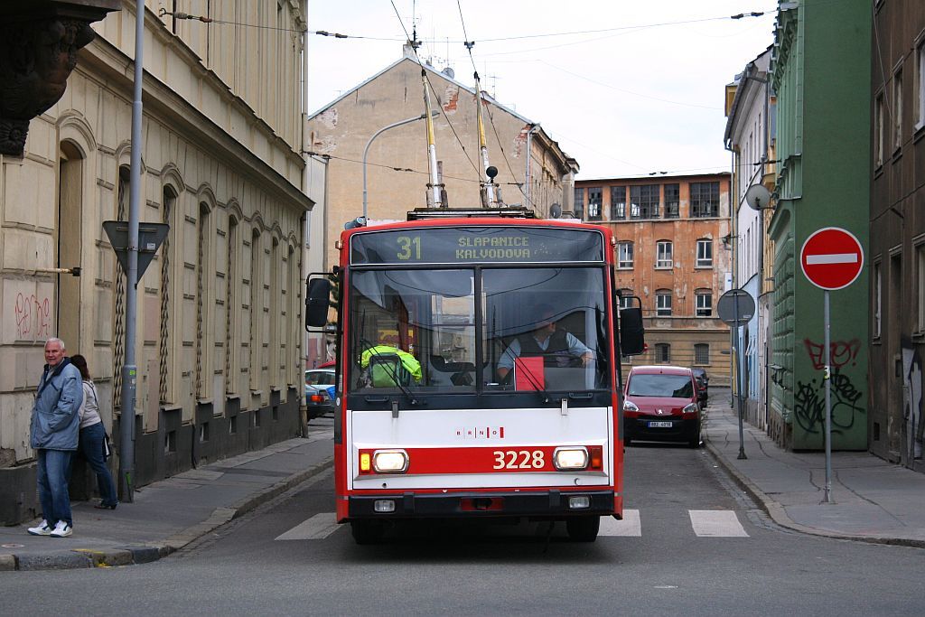 Nejstar eRko pi odboen z Rumit na ul. Kenovou.