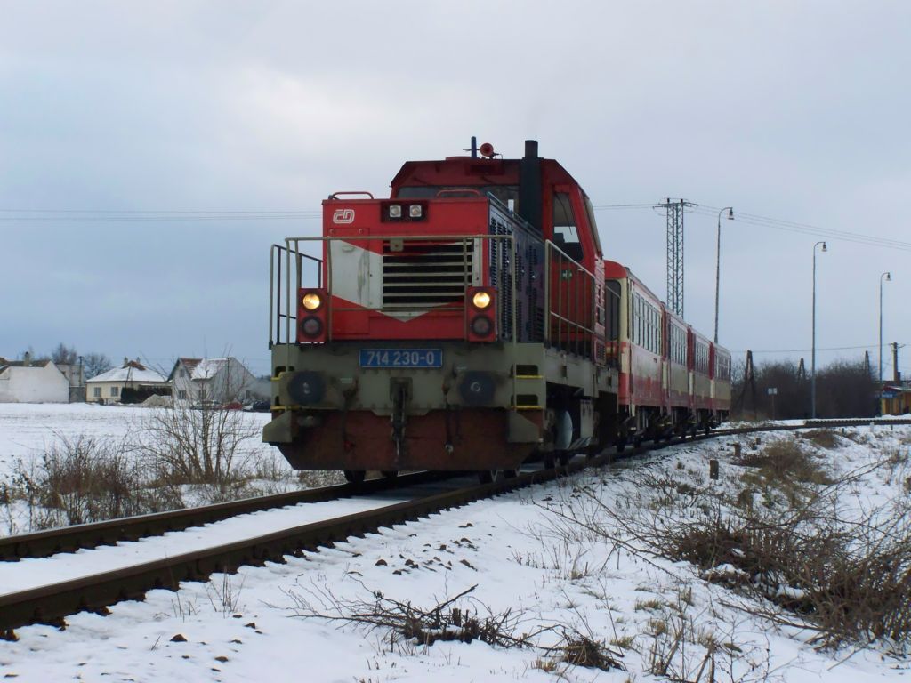 714 230-0 odjd s Os 24 809 z Blkovic 9.12.2010(foto Pavel Valenta)