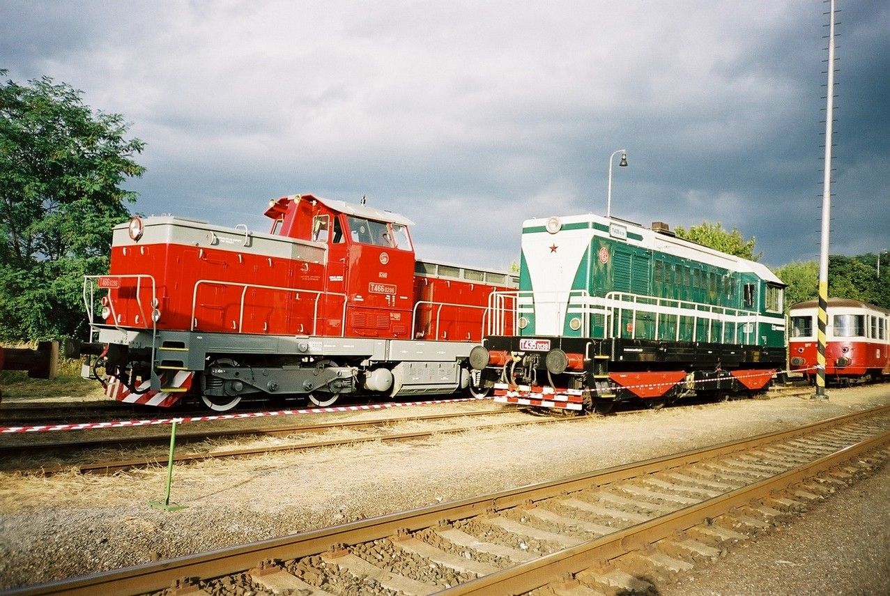 T 466.0286 & T 435.0139 na vstav vozidel v st. Rakovnk 28.8.2004