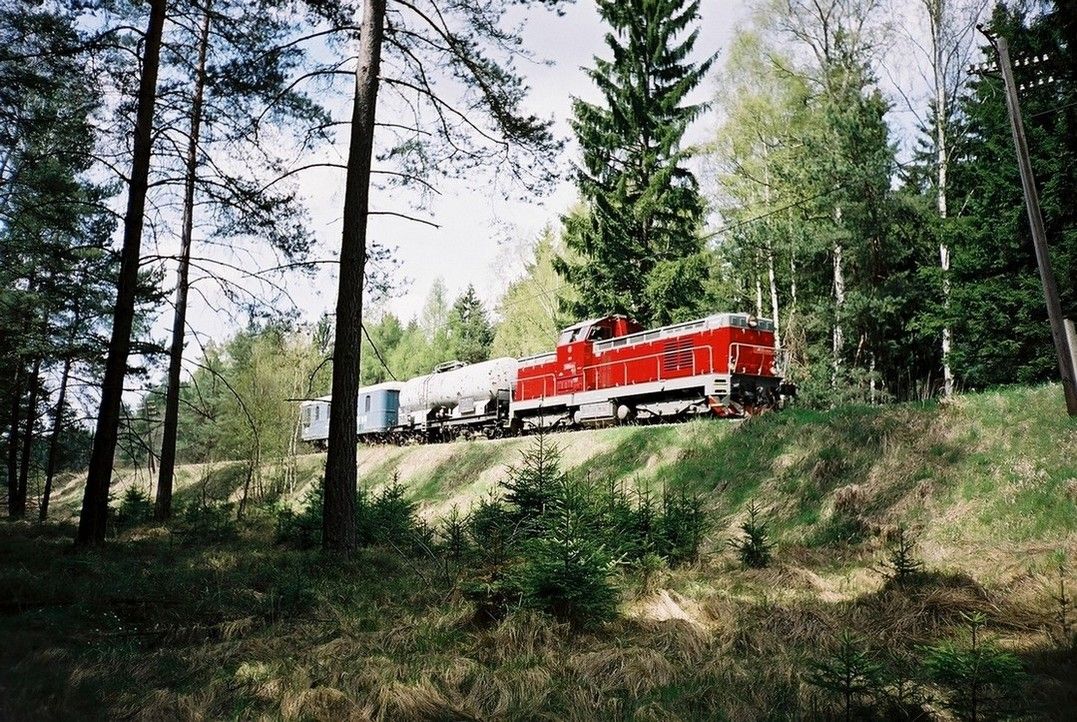 T 466.0286 se v pornm vlaku z Lun, bl k st. evniov 30.4.2005