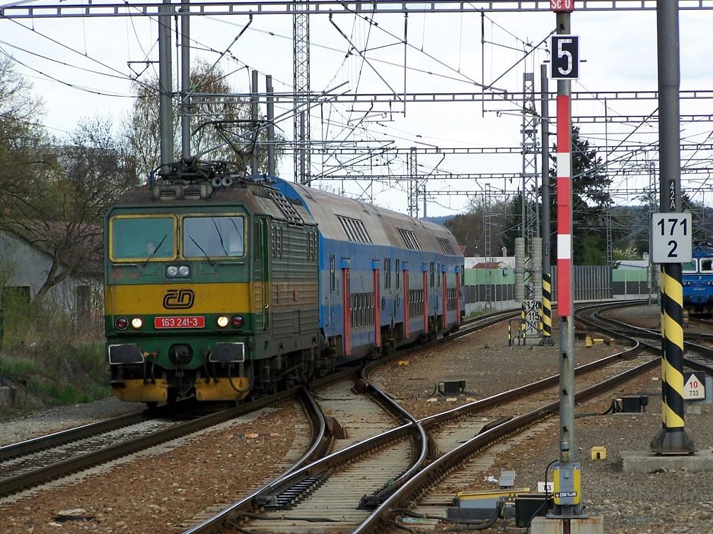 163.241 - os.9206 - Praha Uhnves - 22.4.2012.