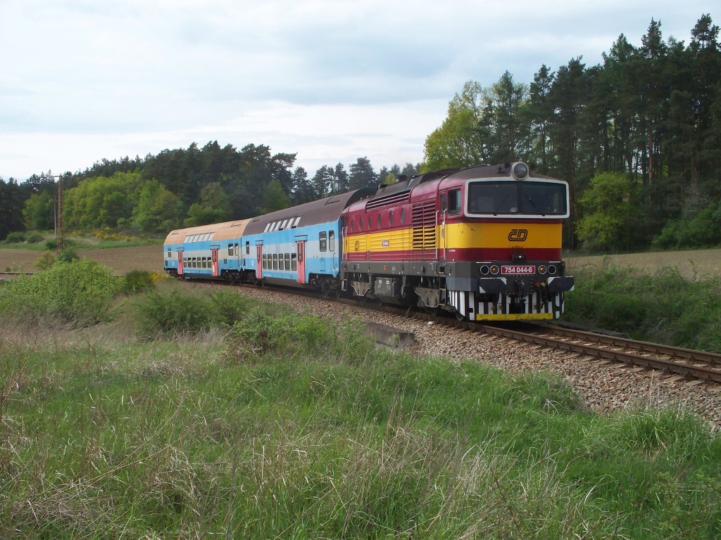 754 044-6 Pecerady (9.5.2015) - Os 9063