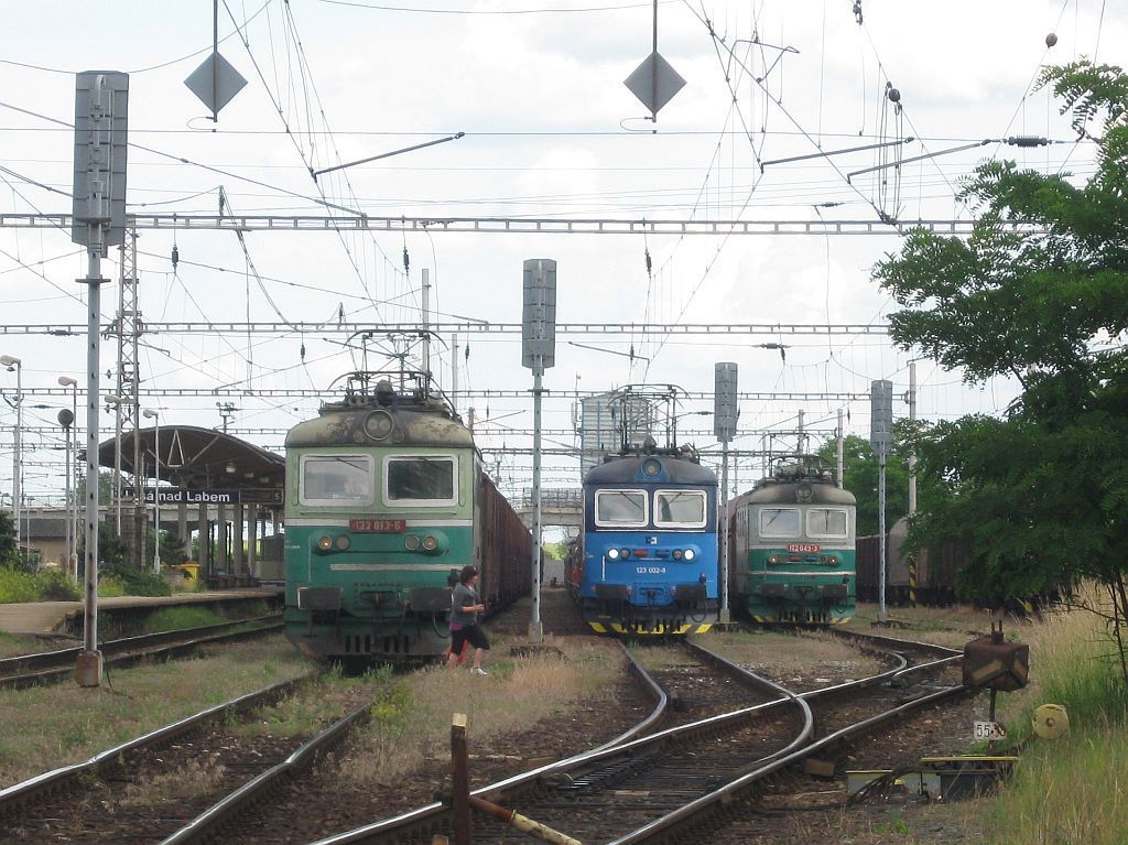 122 013, 123 002, 122 043 Lys n. L. - 15. 6. 2011 (foto Vl. Doksansk)