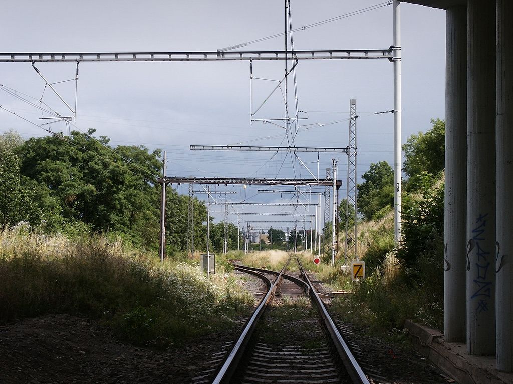 U vhybek nm vyrostlo nkolik tabulek... PJ je 50 km/h.