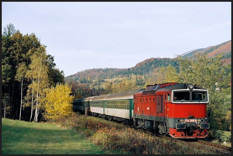 754 068 Frentt pod Radhotm - Kunice pod Ondejnkem.  24.10.2004