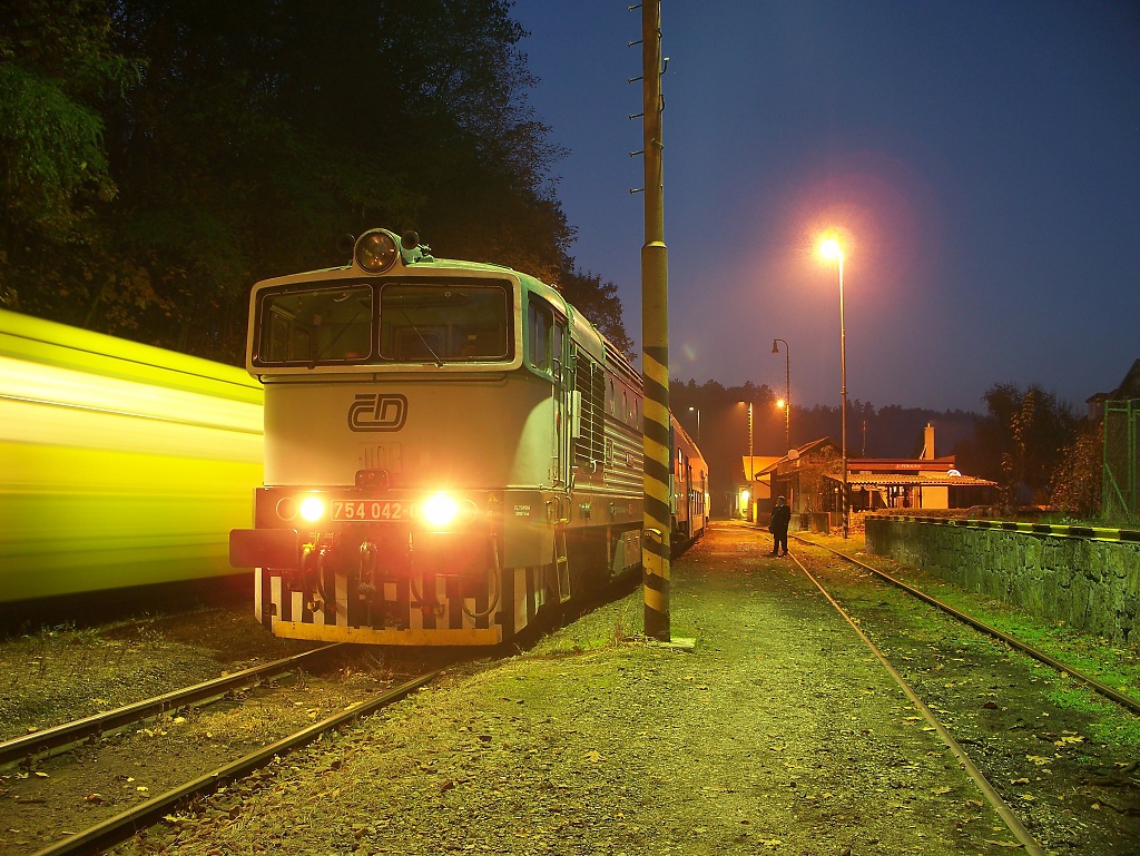 754 042-0 Jlov u Prahy (28.10.2014) - Os 9064