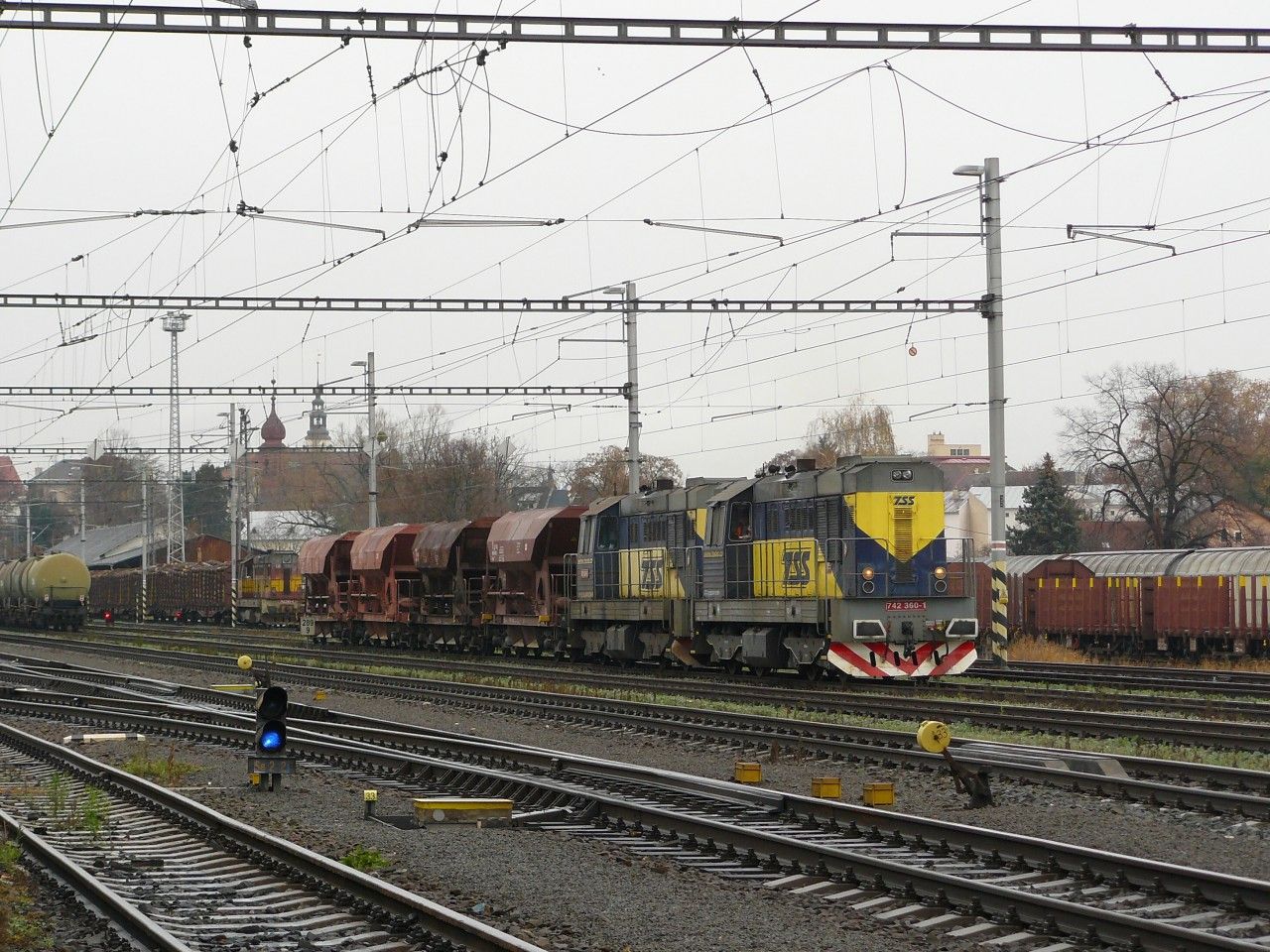 742.360-1 + 742.408-8 (293-4 vzadu) Opava vchod 16.11.2015