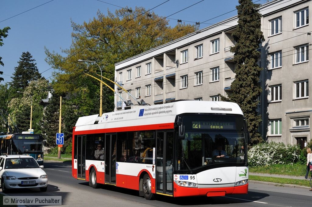 Ev. . 95 (Solaris Trollino 12 AC) v ulici Olomouck.