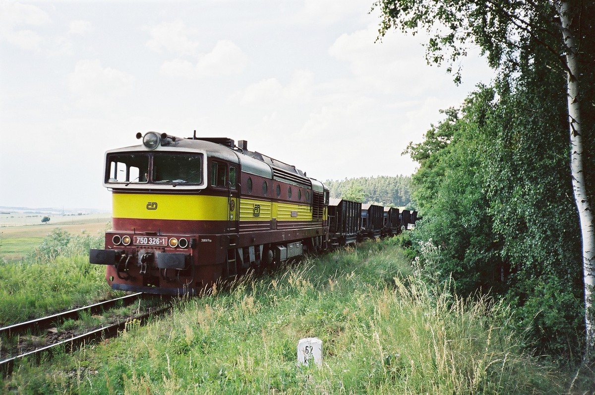 750.326 v Nkv od Chomutova do Rakovnka ped luenskou st. 29.6.2003