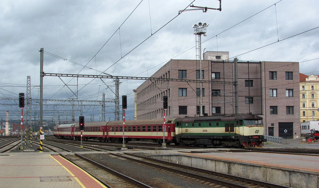 749.264 pk R1144 (vlakov 854.035), Praha Hl.n., 8.9.2011