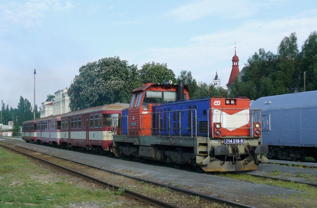 Praha-Dejvice : 714 216-9 s Os 9801 