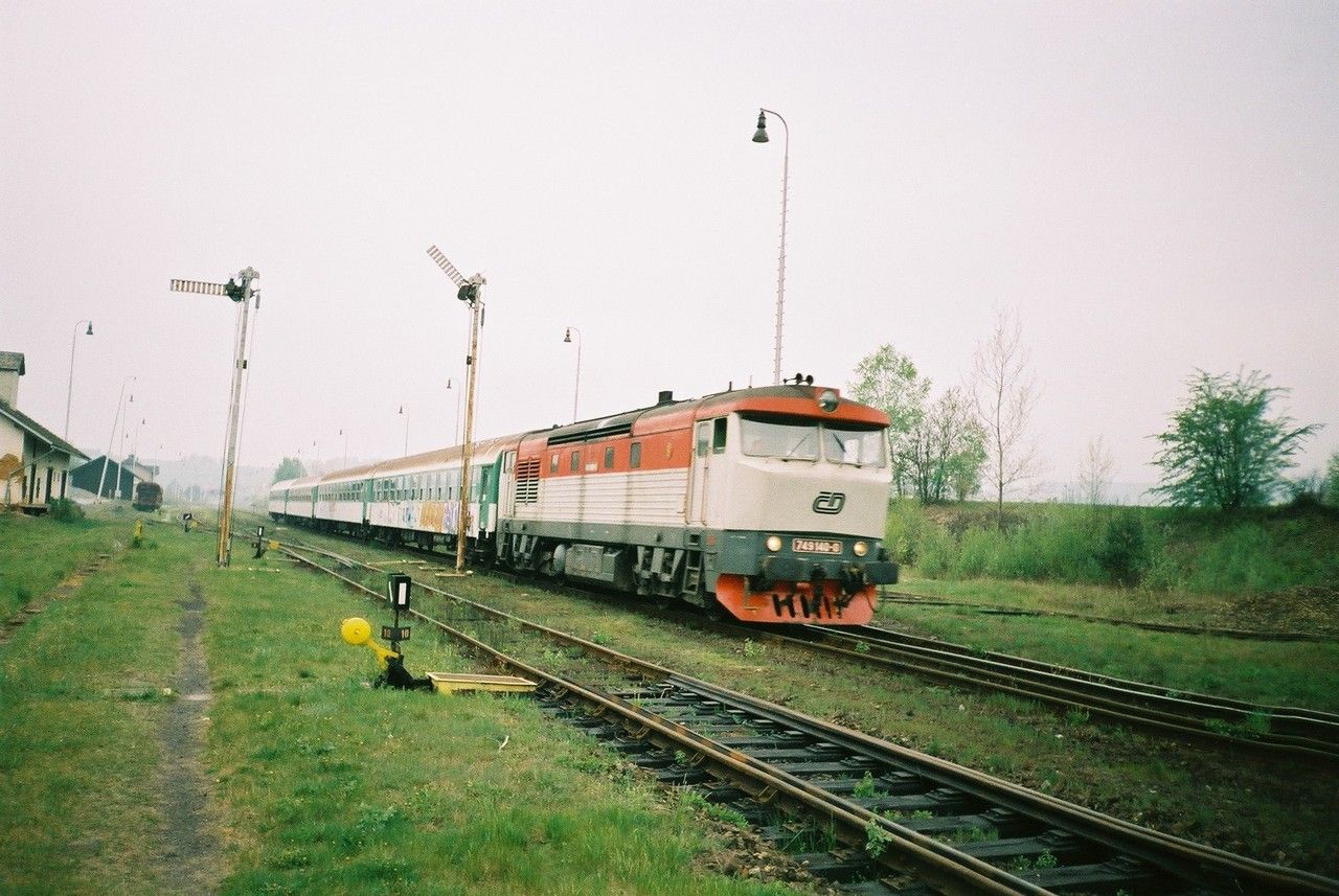 749.140 v rychlku z Plzn do Chomutova projd st. Mladotice 4.5.2002