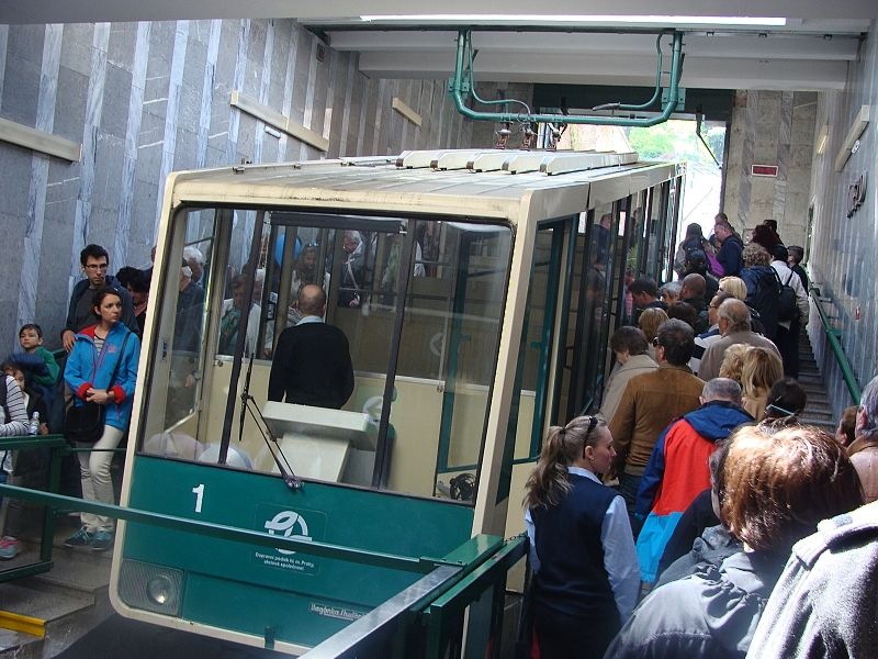 1. 5. 2017 Lanovka na Petn a tram . 41 na jezd