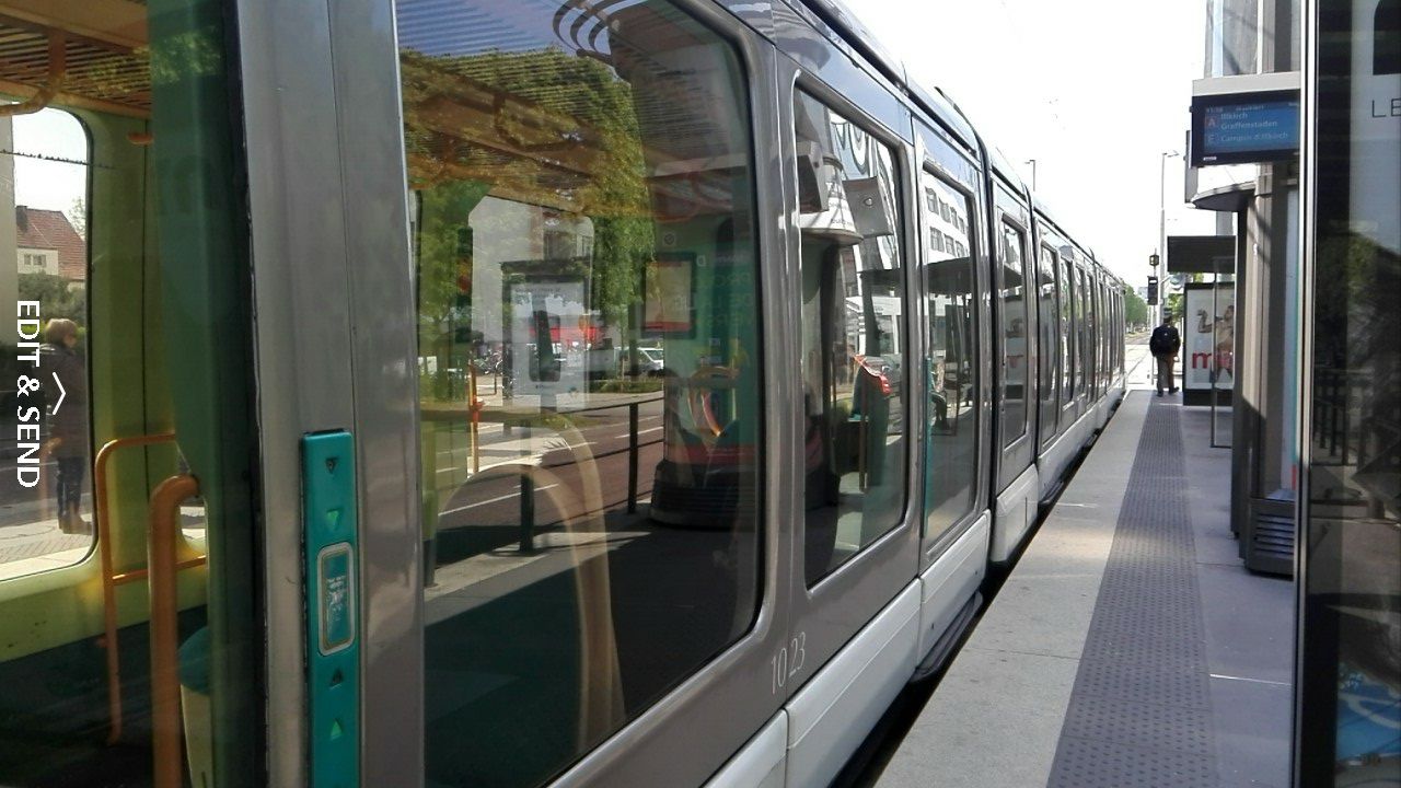 Eurotram a jeho pes metr irok dvee