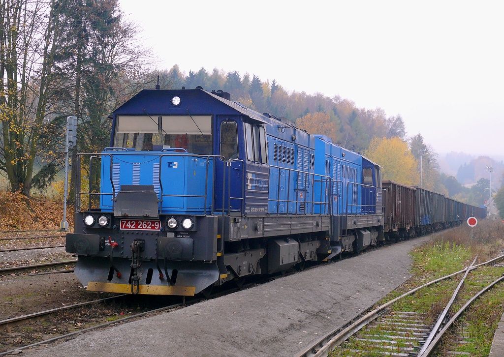 Teplice nad Metuj : 742 262+084 s Pn 48262, na postrku 742 048