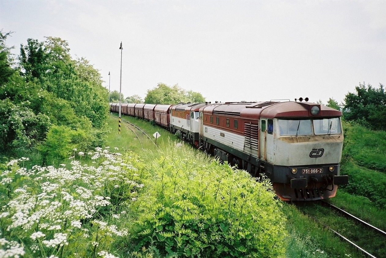 751.066+028 (DKV Louny) pi posunu s vpencem na zhlav st. Hostivice, 31.5.2003