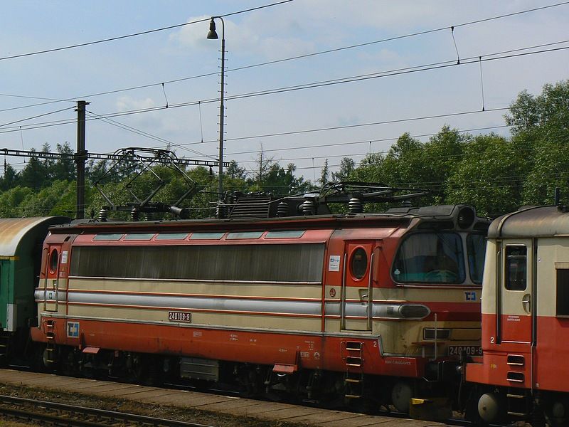 240 109 + 242 277