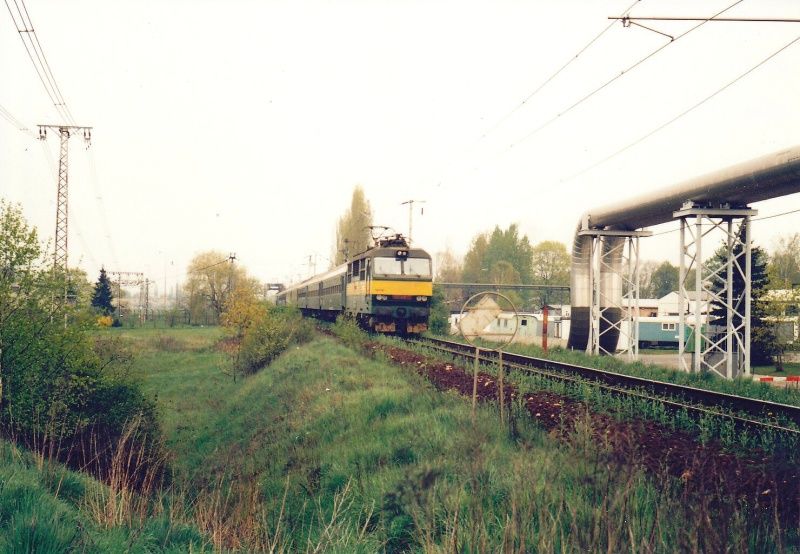 Lokomotiva . 150 010-7, RuSp 1754 z Tnit n.O., ped HK hl.n., dne 28.dubna 1995
