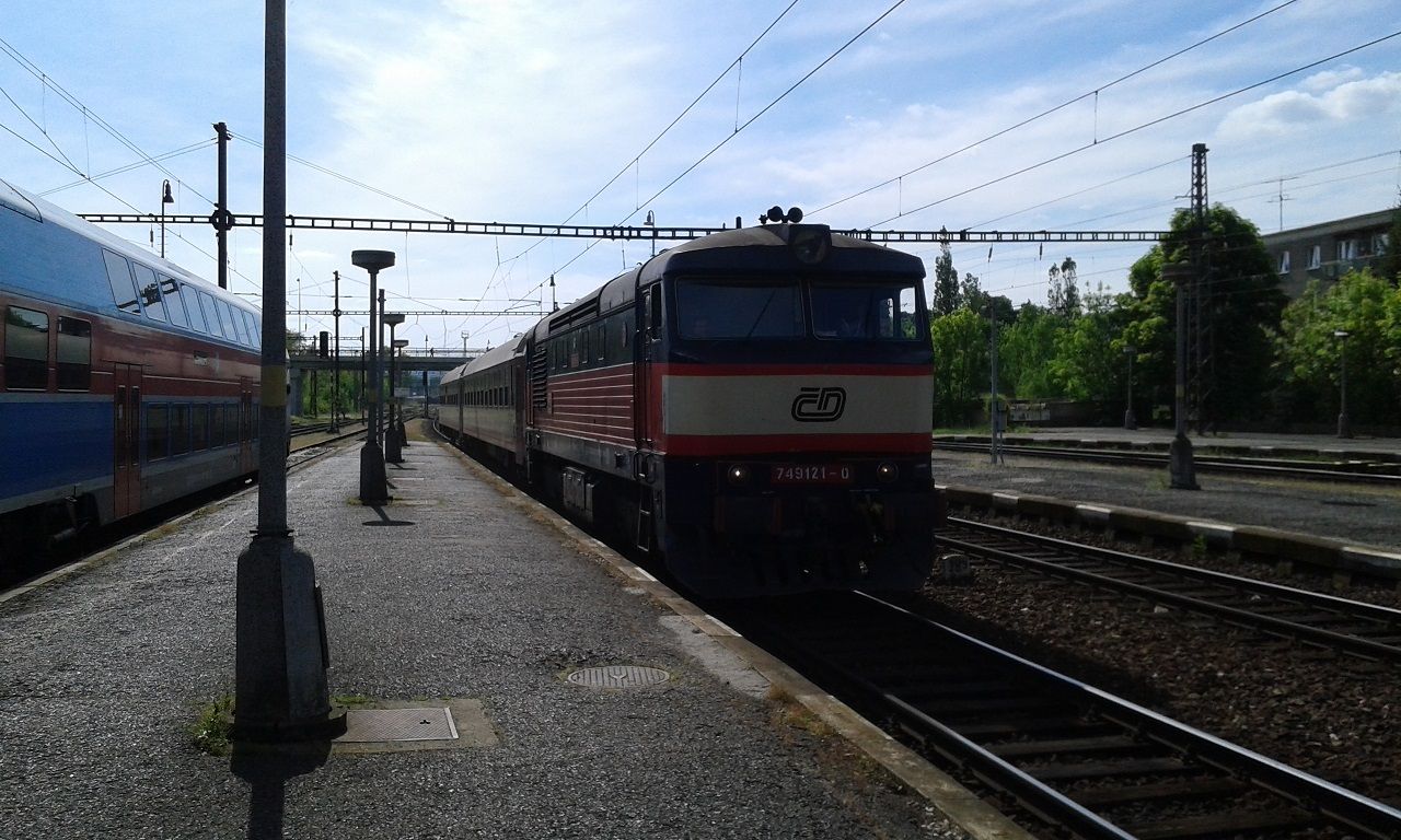 749 121-R1247-15.5.2015