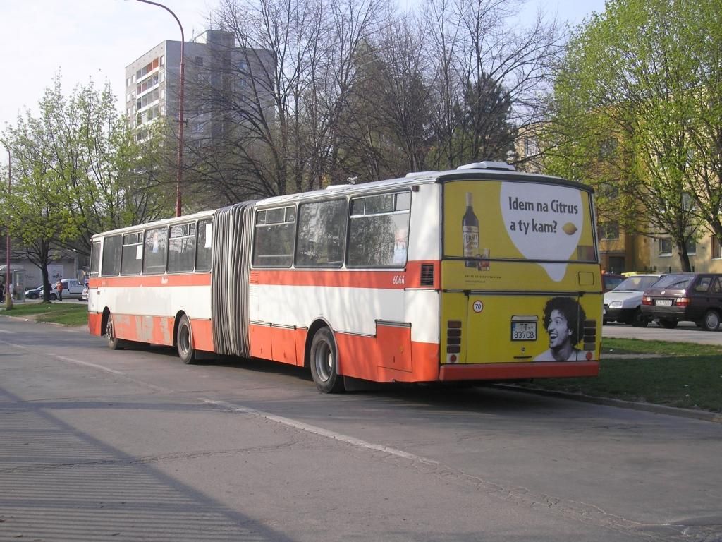 Fernet zakryje aj hrzdu zadnho krytu motora 837