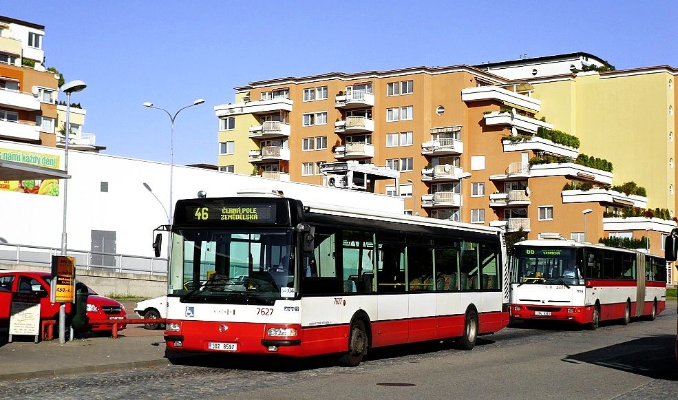 7627 na 46 a za n 2371 na lince 66 ve smyce Hakova