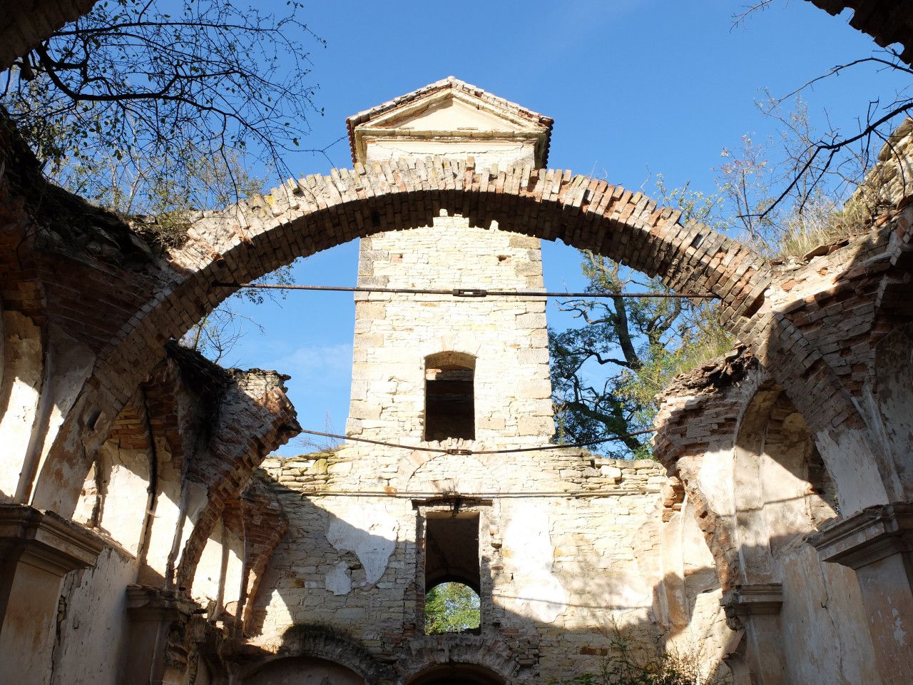 trocha kultury - zcenina kostela nad Polepy