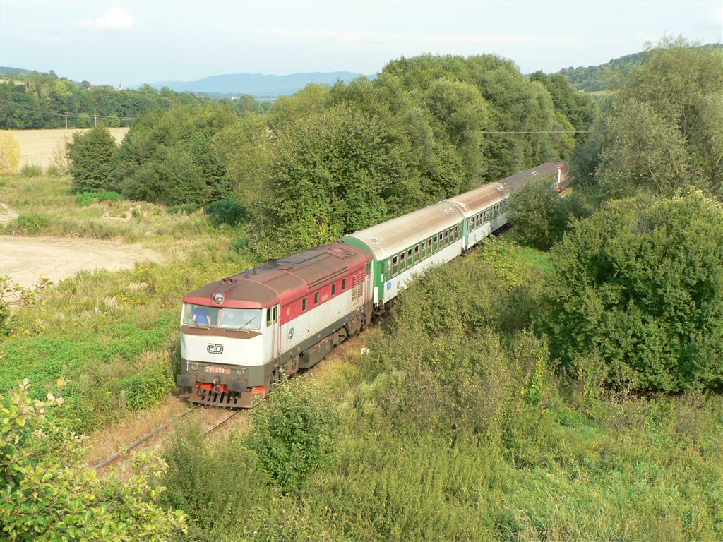 751 088-6, Os 14238, vjezd do Lpy od Vizovic, na pk 751 145-4, 17.8.2007