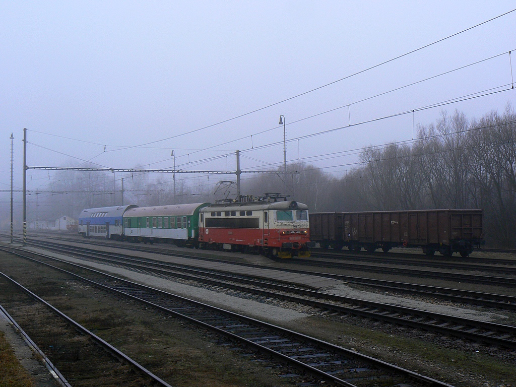 242.251 - R929 (nhradn souprava od Sp1765)