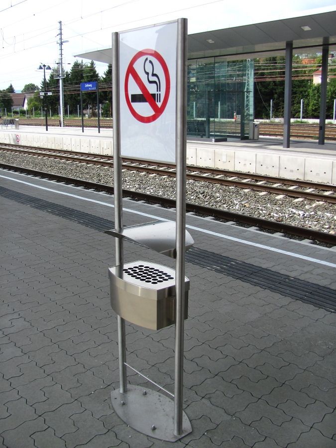 erstv zmodernizovan eleznin stanice Zeltweg (Rakousko, tra Wien - Klagenfurt)