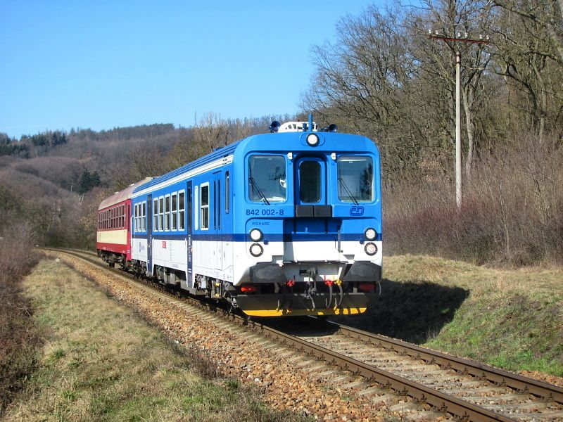 842.002 v ele Os 4835 blcho se k zast. Omice, 10. 3. 2014