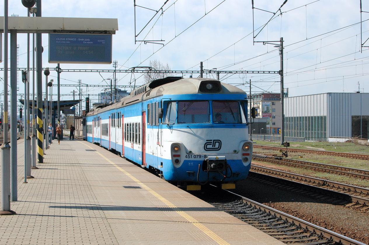 451.079 + 451.092 - os. 12127 ML - Praha Libe - 15.4.2013.