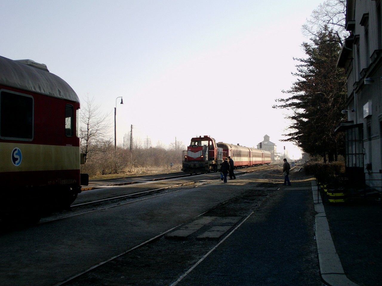 Kiovn na Stochov, na R 1286 souprava 050, 26.2.2011