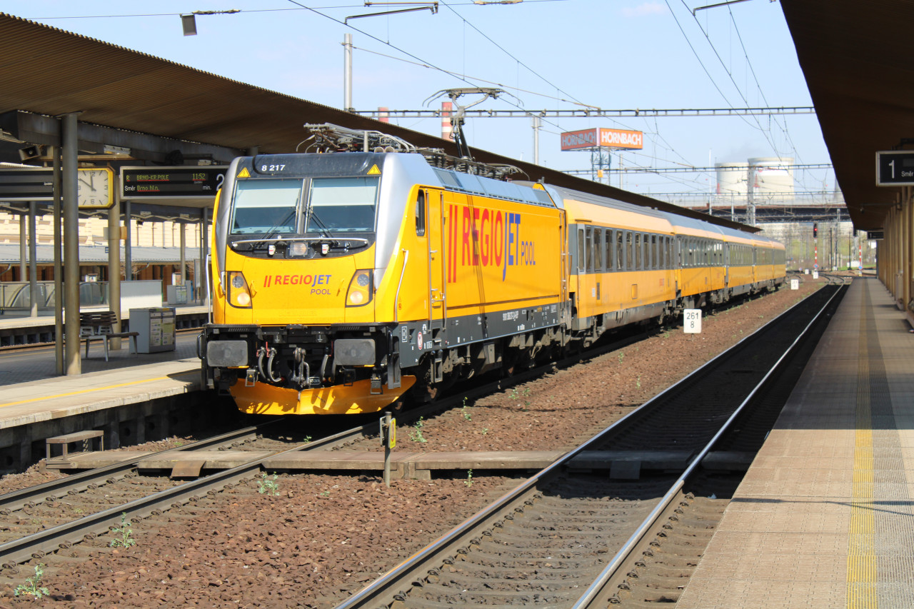 R 1114 RegioJet (Bohumn - Brno-Krlovo Pole), R8: 388.217, Ostrava-Svinov