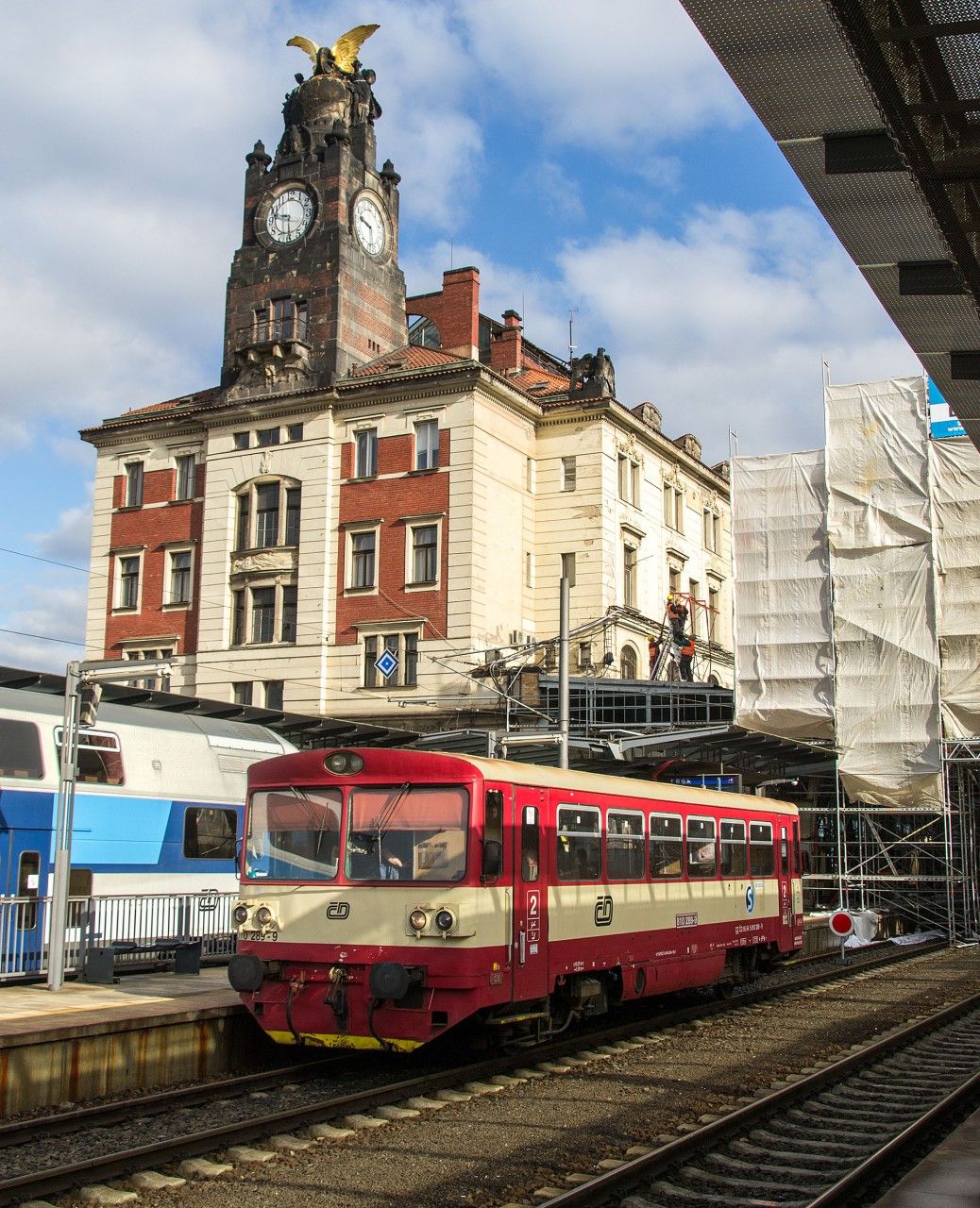 810 289; Os 25910; Praha hl. n.