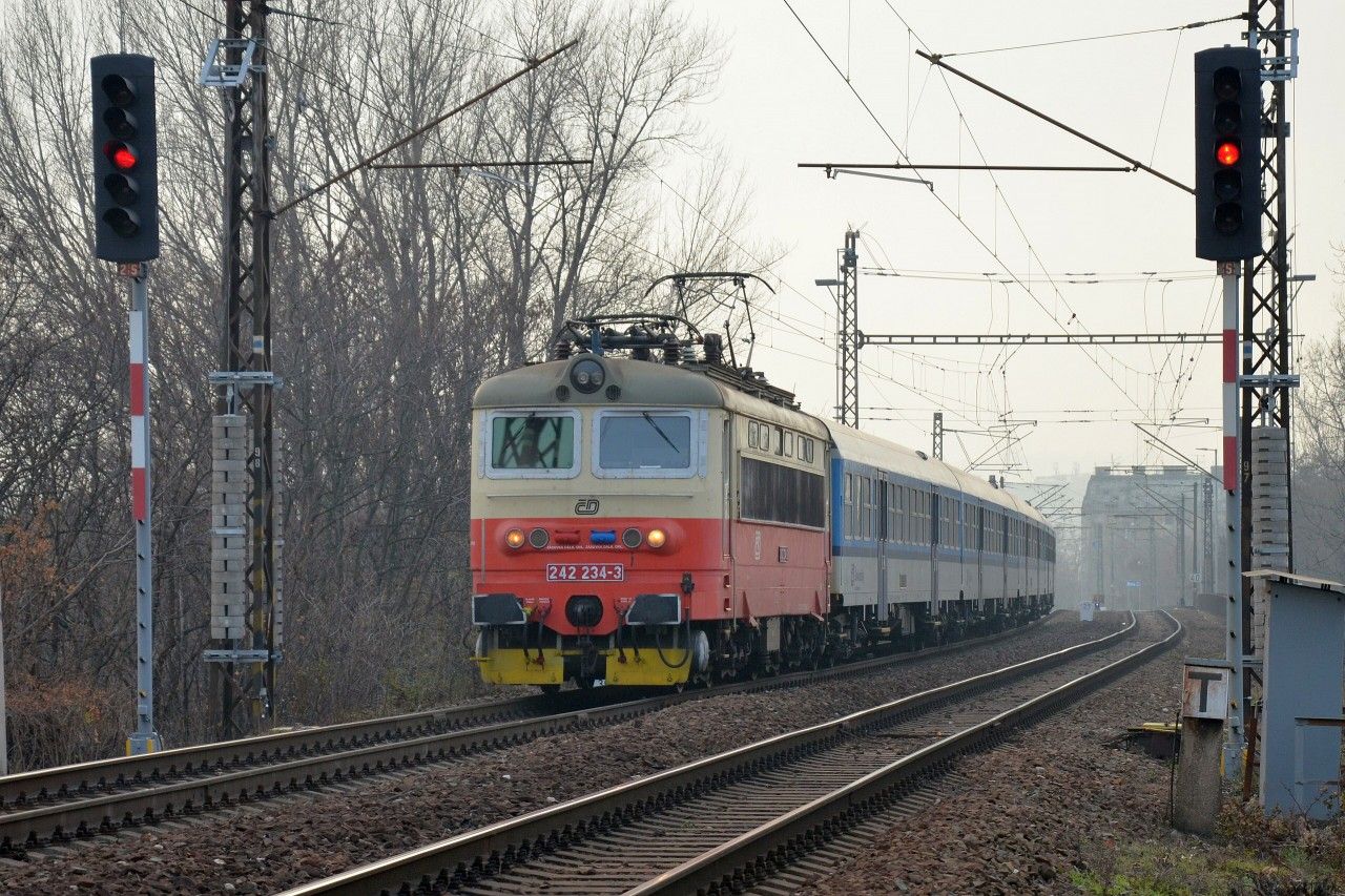 Os 4932 vyjd z st. Brno - doln ndr. 18.12.2018