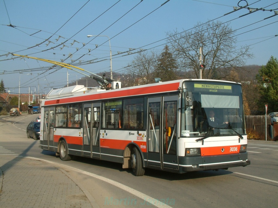 Voz 3036 na slep stop z vozovny smrem do Lskovce.