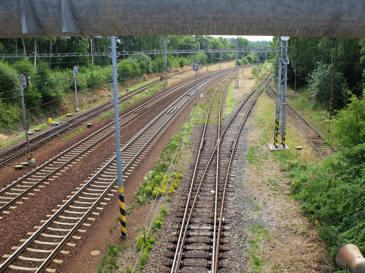 pohled ku Brnu, odleva: novostar tinovka, nov tinovka, vtan kolej, vleka Agropodniku