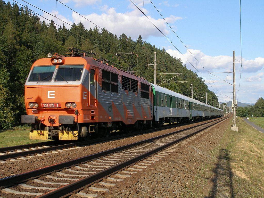 151.019 EZ s Ex 528 Velehrad u tunelu Hnvkov II - 6.9.2009