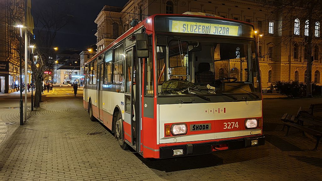 erotnovo nmst - reijn jzda z linky do vozovny. 