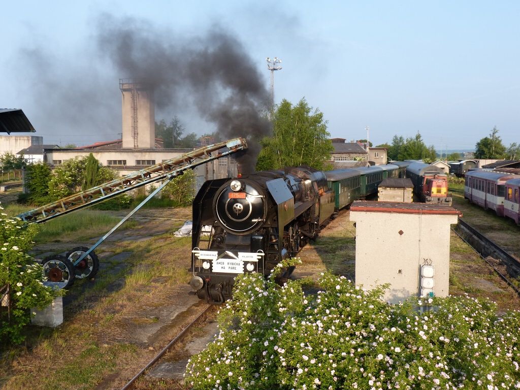 475.111 V depu Turnov ped odjezdem na Jedlovou 4.6.2016 foto-M.ich 