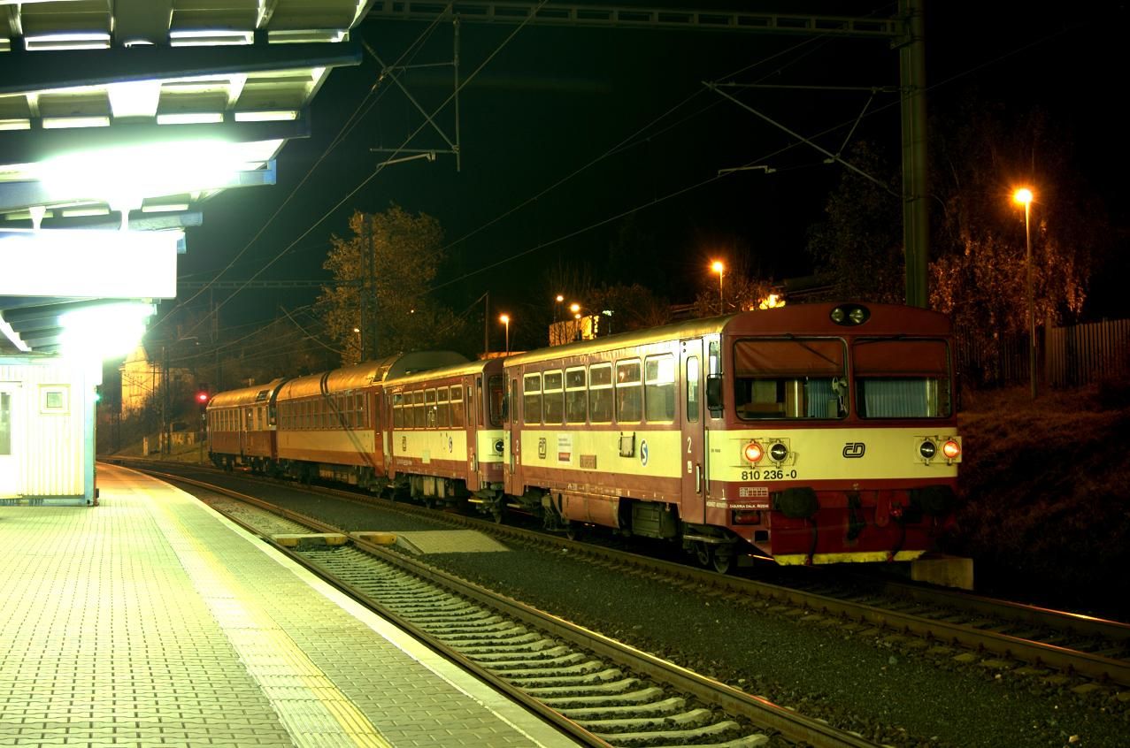 854.asi 027 + Bdtn od Sp.1713 a 810.236 od os.9783, dnes naposledy - Praha Libe - 28.10.2013.