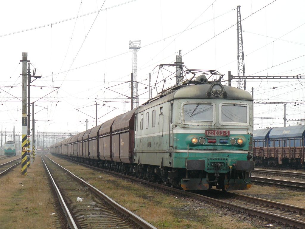 122 023-5 esk Tebov(1.12.2011,foto-Ale Krka)