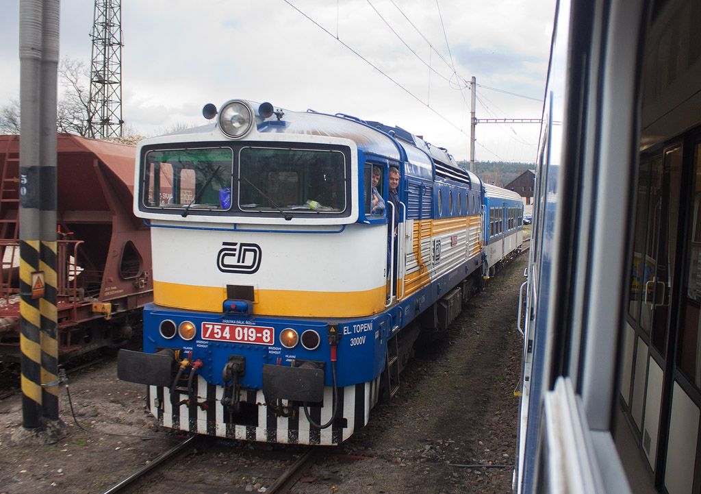 754.019+943.004, Zbiroh