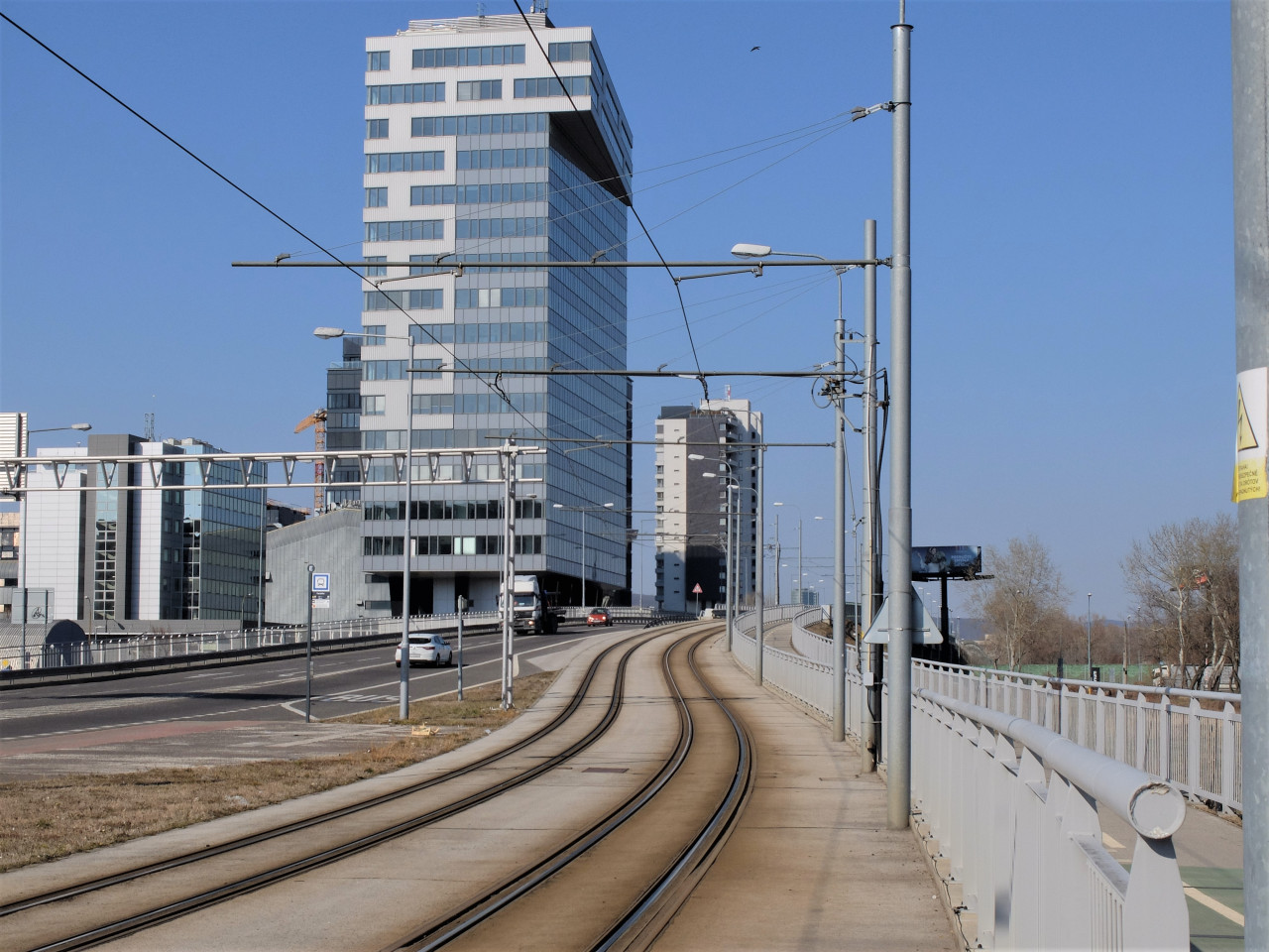 tramvajov koleje v Petralce